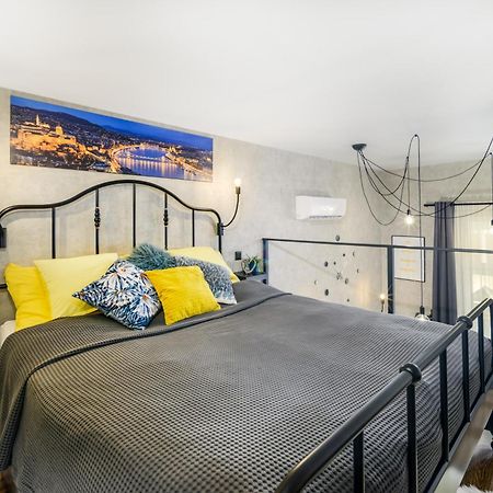Luxury Apartment In The City Center With Parking Будапеща Екстериор снимка