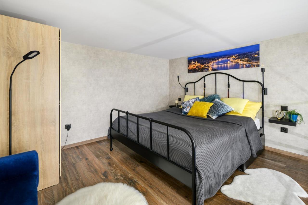 Luxury Apartment In The City Center With Parking Будапеща Екстериор снимка